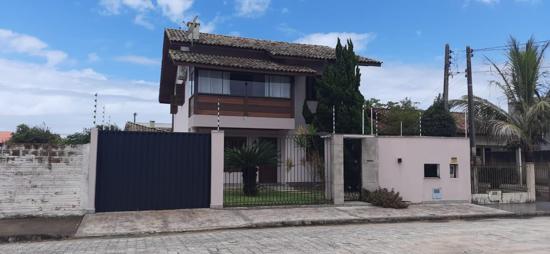 CASA COM 2 PISOS A VENDA EM TIJUCAS