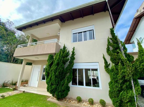 LINDA CASA MOBILIADA NA PRAIA PORTO BELO SC