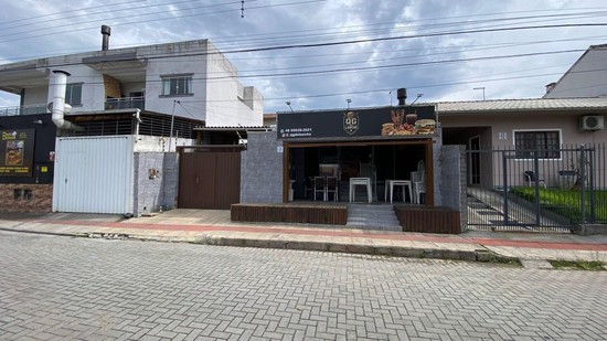 CASA COM PONTO COMERCIAL