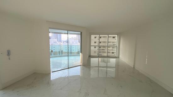 APARTAMENTO NA MEIA PRAIA