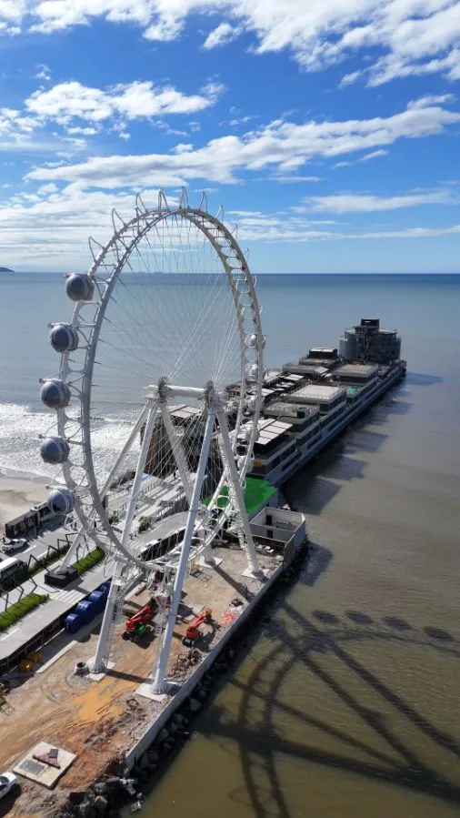 Montagem das cabines da roda gigante em Itapema é concluída - Imagem Principal