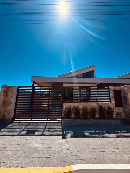 CASA COM 3 DORMITORIOS NO BOSQUE