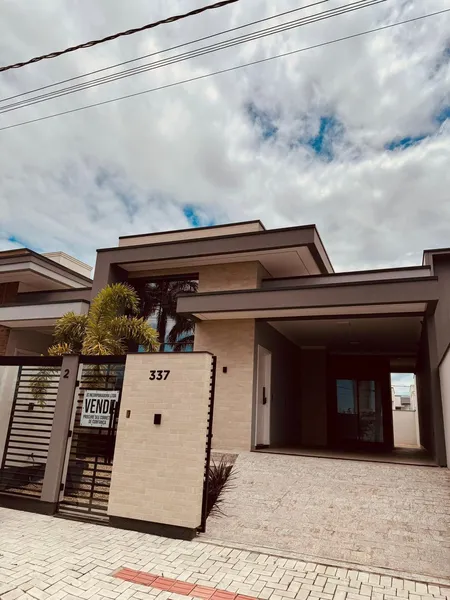 CASA COM 3 DORMITORIOS NO BOSQUE