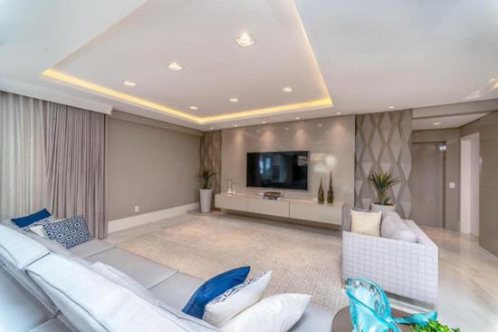 APARTAMENTO DE FRENTE PARA A AVENIDA