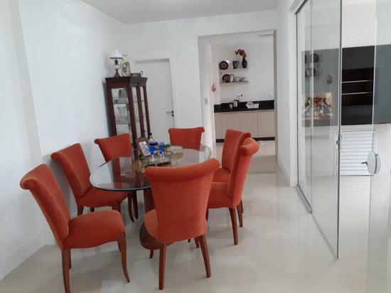 APARTAMENTO NA QUADRA DO MAR!