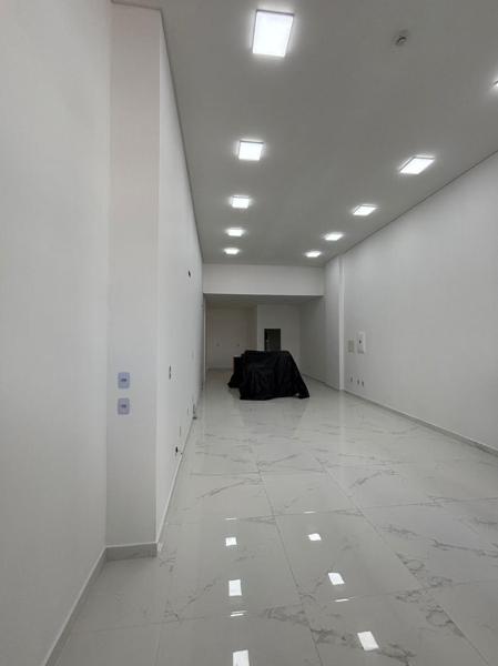 ÓTIMA SALA COMERCIAL NO CENTRO DE ITAPEMA!!!