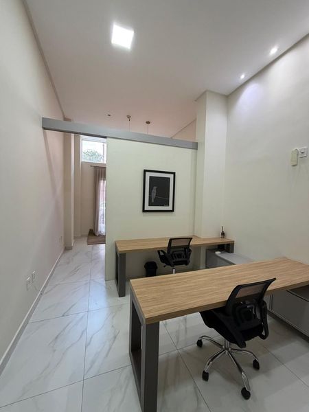 SALA COMERCIAL MOBILIADA EM MEIA PRAIA!