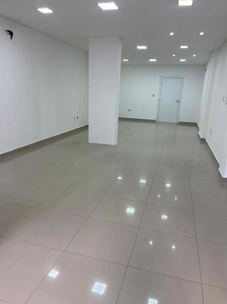 SALA COMERCIAL EM ÓTIMA LOCALIZAÇÃO!