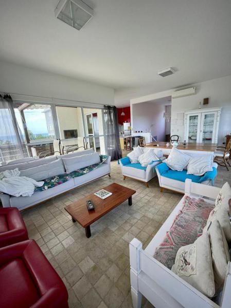 CASA EM CONDOMÍNIO EM BOMBINHAS!