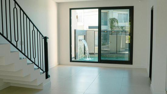 CASA DE ALTO PADRÃO COM VISTA PARA O MAR!