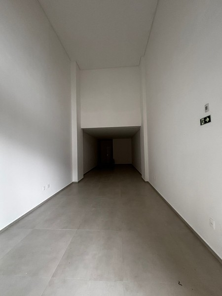 SALA COMERCIAL EM MEIA PRAIA!