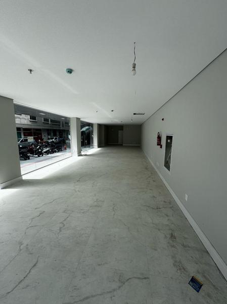 SALA COMERCIAL DE ESQUINA !