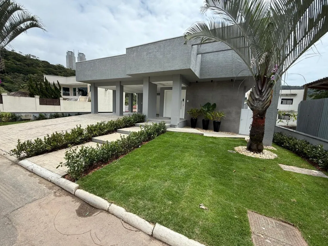 Luxo em Balneário Camboriú: Sua Casa dos Sonhos! - Imagem Principal