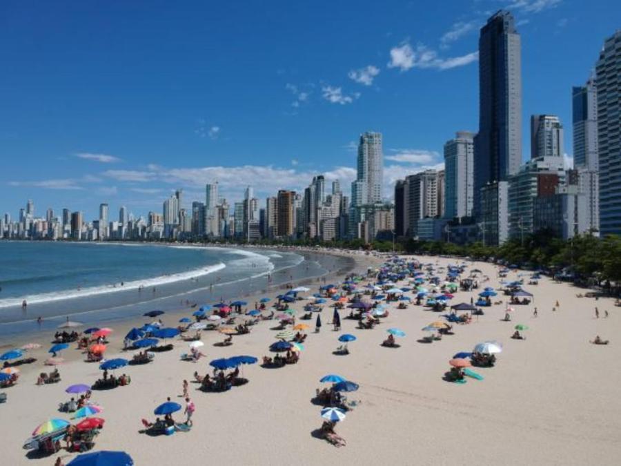 Alargamento da Faixa de Areia em Balnerio Cambori