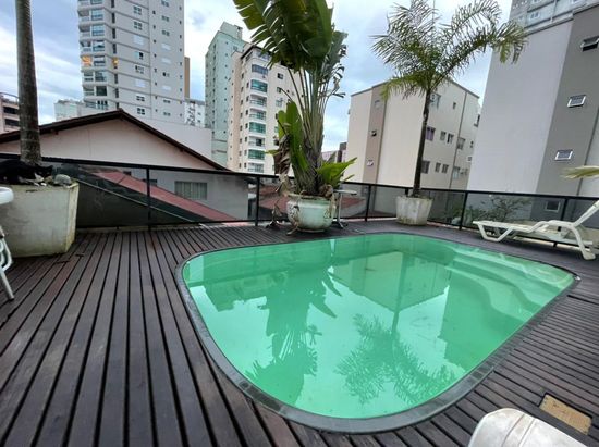 AMPLO APARTAMENTO COM PISCINA PRIVATIVA