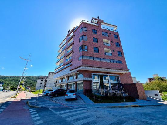 EXCELENTE APARTAMENTO EM BOMBAS