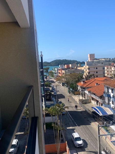 BELÍSSIMO APARTAMENTO EM BOMBINHAS