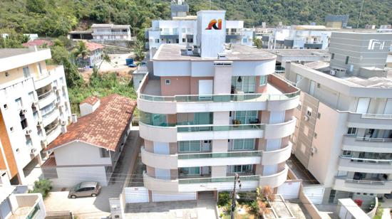 EXCELENTE APARTAMENTO EM BOMBAS
