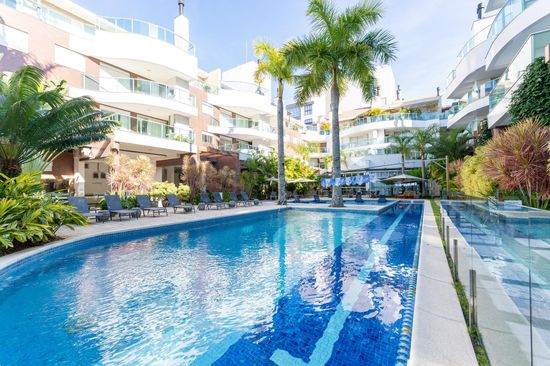 APARTAMENTO A APENAS 50 METROS DA PRAIA EM BOMBINHAS! 3 DORMITÓRIOS | 2 VAGAS | PISCINA