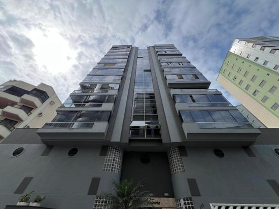 Lindo apartamento mobiliado em meia praia