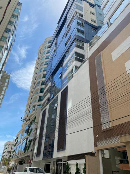 APTO DUPLEX COM VISTA MAR EM MEIA PRAIA