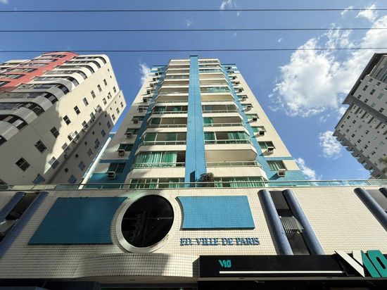 OPORTUNIDADE APTO MOBILIADO EM MEIA PRAIA