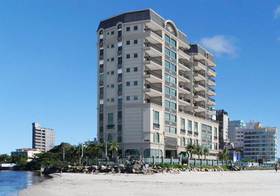 APTO VISTA MAR FINAMENTE MOBILIADO EM MEIA PRAIA