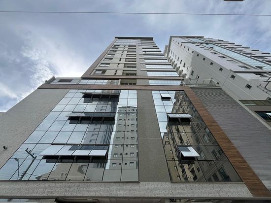 COBERTURA PENTHOUSE NA QUADRA MAR EM MEIA PRAIA