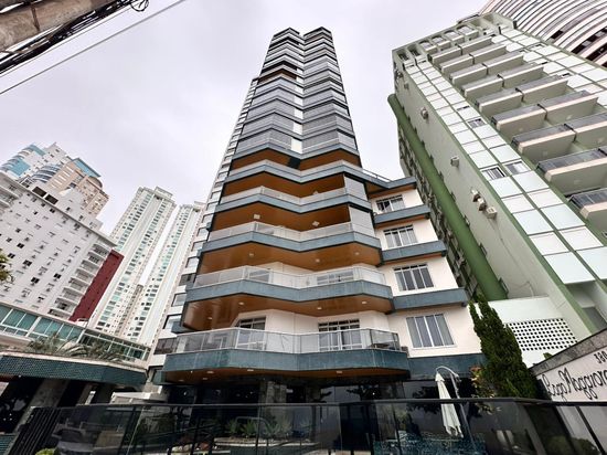 APARTAMENTO MOBILIADO EM PRÉDIO FRENTE MAR
