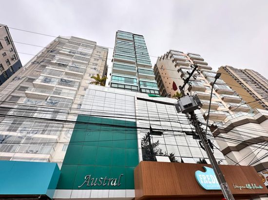 APTO MOBILIADO EM PRÉDIO FRENTE MAR