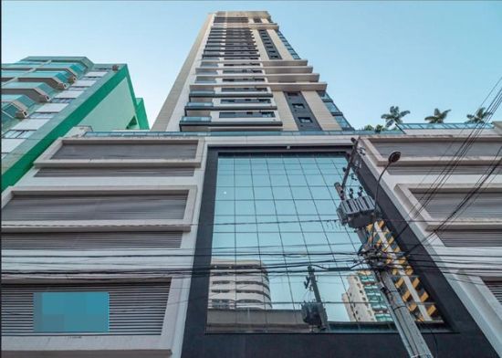 APTO FINAMENTE MOBILIADO EM BALNEÁRIO CAMBORIÚ
