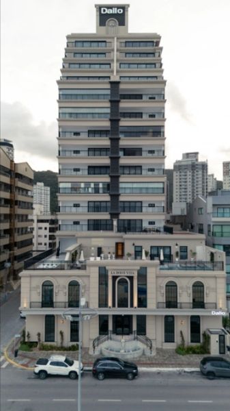 APTO DIFERENCIADO FRENTE MAR NO CENTRO DE ITAPEMA