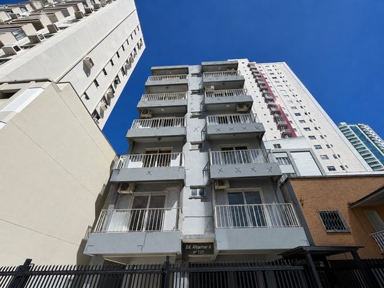 APTO MOBILIADO BEM LOCALIZADO EM BALNEÁRIO CAMBORIÚ