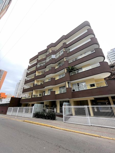 EXCELENTE APARTAMENTO MOBILIADO EM MEIA PRAIA