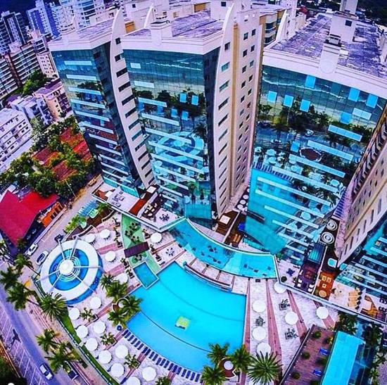 APTO MOBILIADO EM CONDOMÍNIO HOME CLUB FRENTE MAR