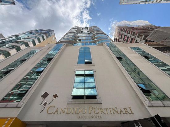 SALA COMERCIAL BEM LOCALIZADA EM MEIA PRAIA