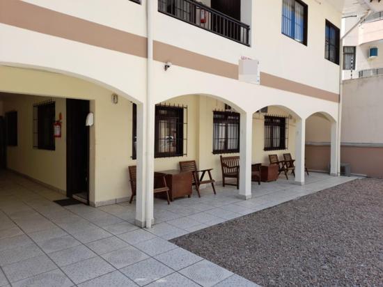 CASA COM 04 DORMITÓRIOS PARA LOCAÇÃO TEMPORADA