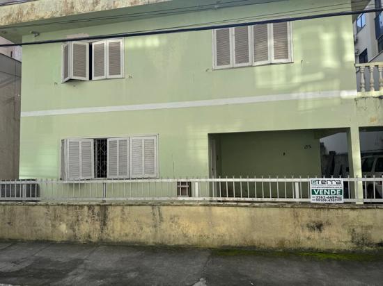CASA A VENDA NA QUADRA DO MAR EM MEIA PRAIA