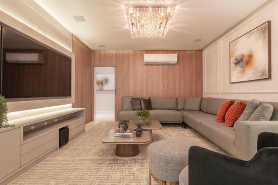 SHOWROOM FINAMENTE MOBILIADO NA QUADRA DO MAR