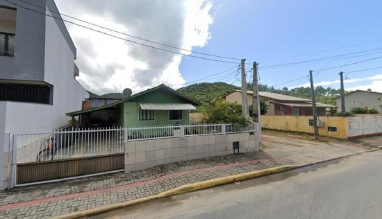 CASA DE MADEIRA A VENDA NO BAIRRO VÁRZEA