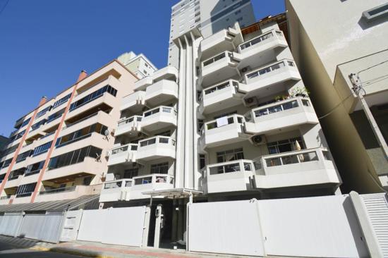 PRÉDIO TODO A VENDA EM MEIA PRAI A