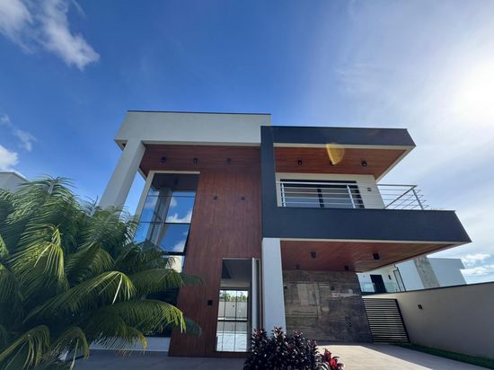 CASA DE ALTO PADRÃO EM CONDOMÍNIO FECHADO