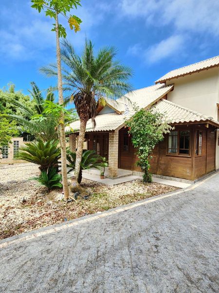 CASA COM PISCINA A VENDA EM PORTO BELO