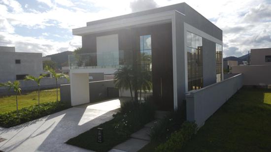 CASA NO CONDOMINIO CALEDÔNIA
