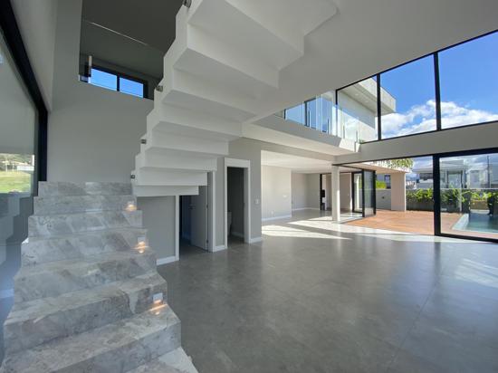 CASA ALTO PADRÃO CONDOMÍNIO CALEDÔNIA