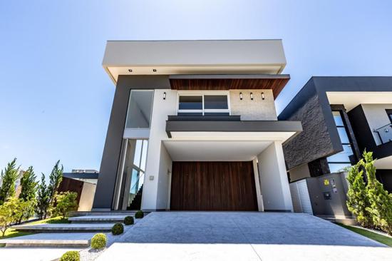 CASA ALTO PADRÃO CONDOMÍNIO CALEDÔNIA