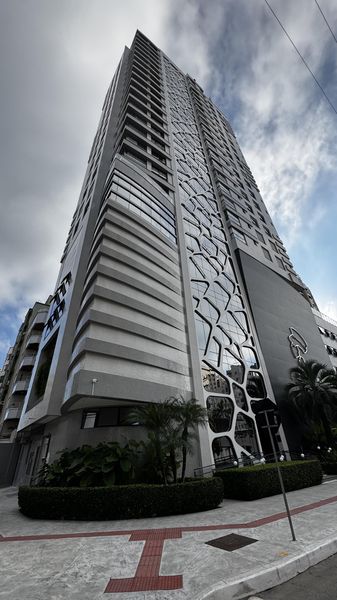 APARTAMENTO NOVO 4 SUÍTES NO CENTRO