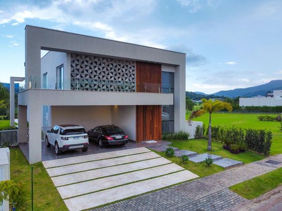 CASA NO CONDOMÍNIO RESERVA CAMBORIÚ YACHT & GOLF