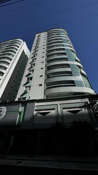 IMÓVEL Á VENDA NO CENTRO DE BALNÉARIO