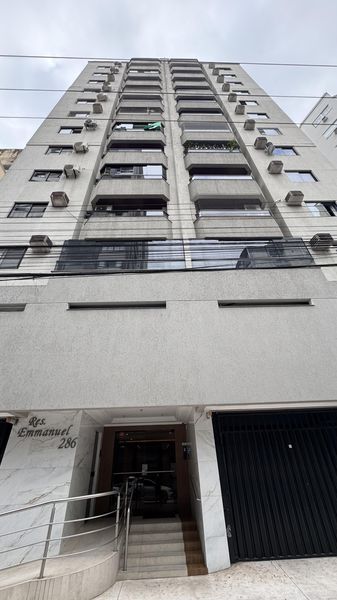 APARTAMENTO NOVO NO CENTRO DE BALNEÁRIO
